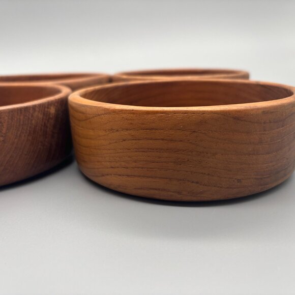 Vintage Teak Wood Salad Bowls Thailand Set of 4 Mid Century Serving Bowls - Picture 7 of 10